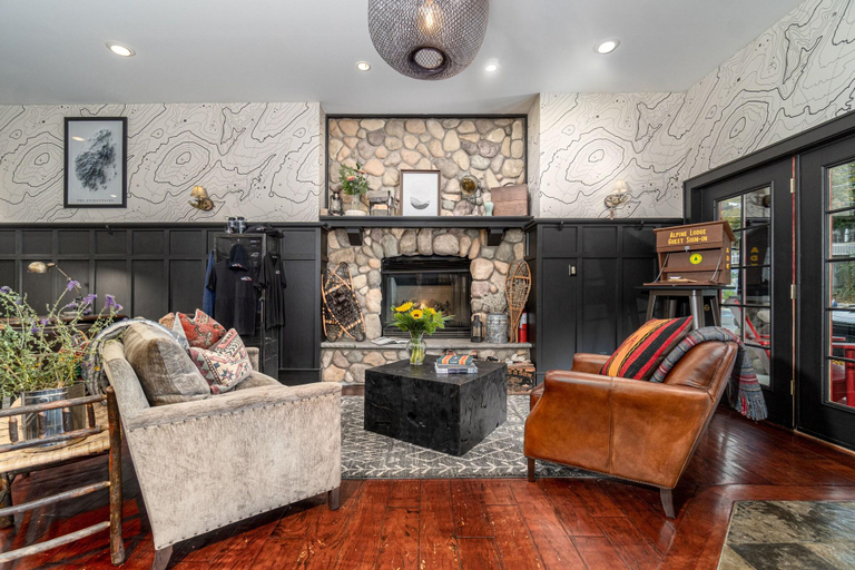 Public Area 4, The Alpine Lodge, Warren