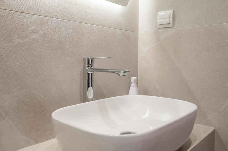 Bathroom 4, Gianna Apartments, Crete