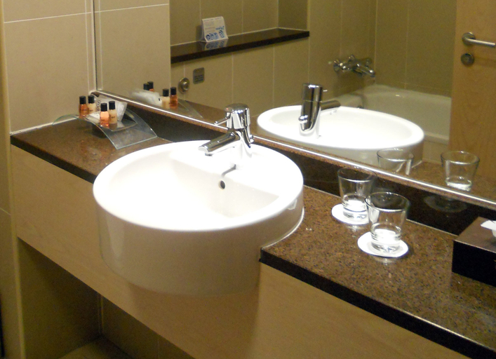 Bathroom 4, The George Limerick Hotel