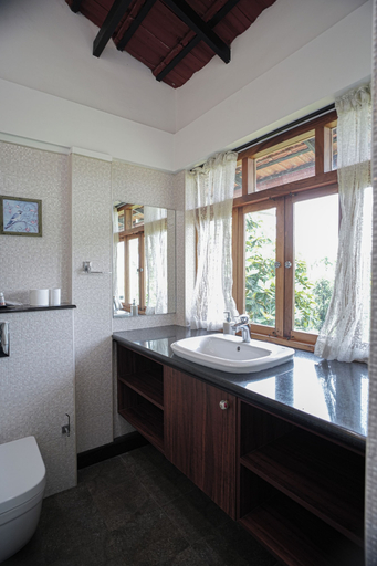 Bathroom 4, Aambalvilla, Wayanad