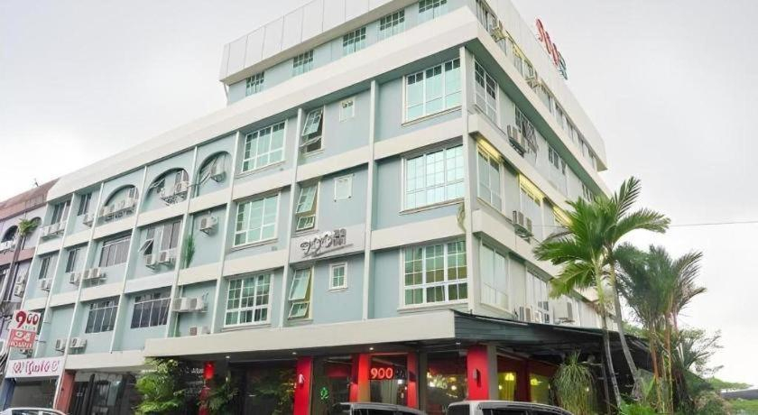 Exterior & Views