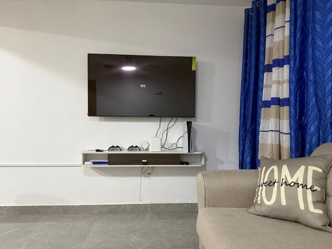 Living area 2, Deanery Apartments - Pool - AC - 24hrs