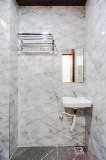 Bathroom 3, Travinities Hotel - The Royal Palace, Indore