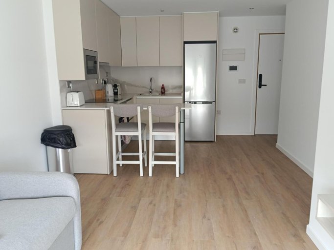 4, Victory Suites, - Swimming Pool and Gym, Close to Airport, Beach and Ocean Village, Gibraltar
