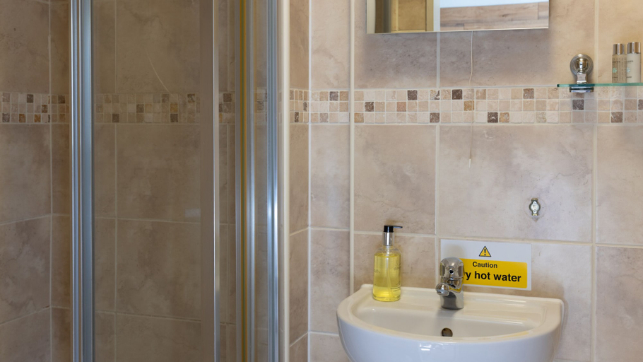 Bathroom 3, The Poacher Inn, Hampshire