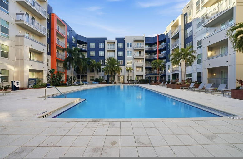 Room 3, Modern 2BR w Pool Pet-friendly Unit 19, Hillsborough