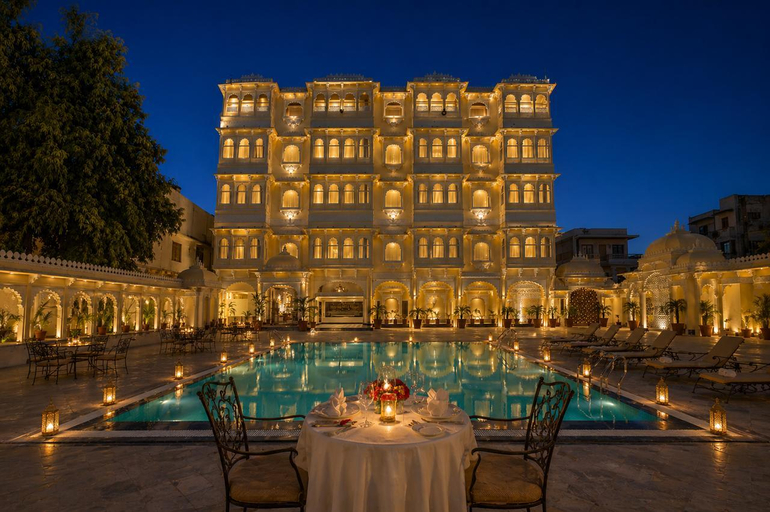 Exterior & Views