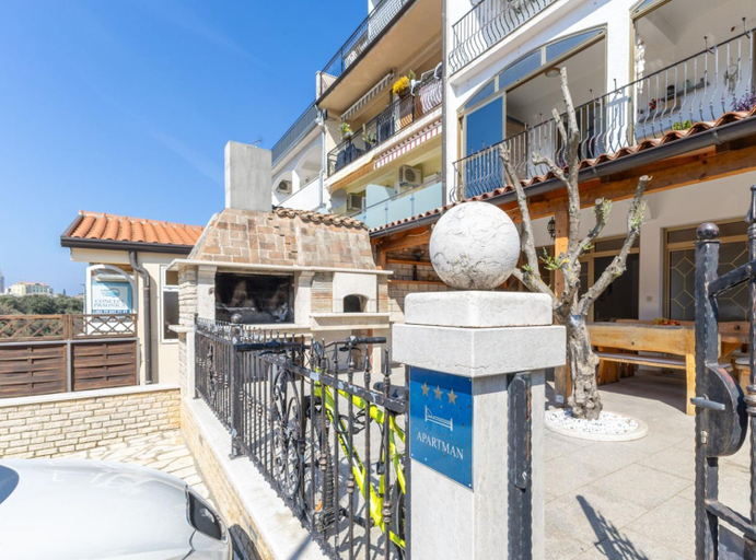 Exterior view 2, A.M. Apartments, Vrsar