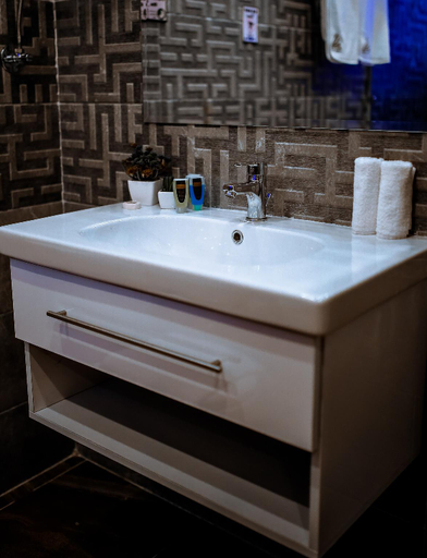 Bathroom 3, Pyramid Edge Hotel & Exclusive Pyramids View Roof, Al-Ahram