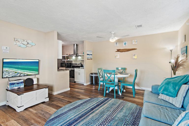 Living area 3, Cross Creek 29D, Walton