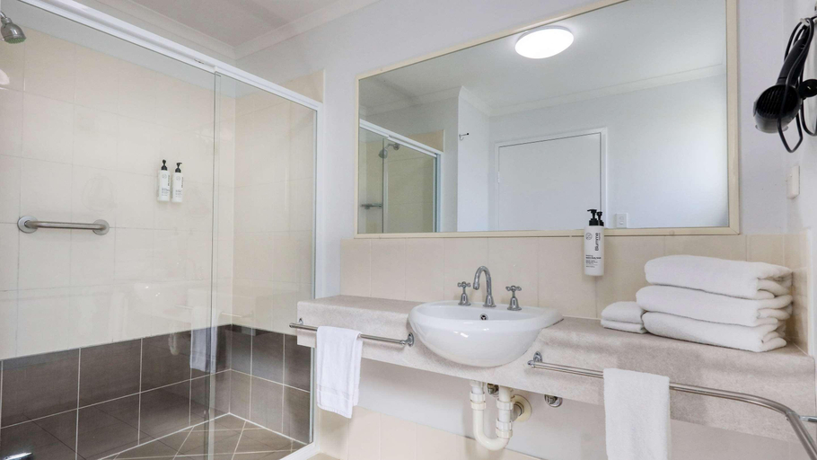 Bathroom 5, Best Western Caboolture Gateway Motel, Caboolture - Central