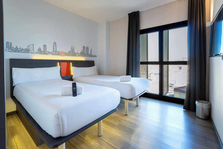 Bedroom 4, easyHotel Barcelona Fira, Barcelona