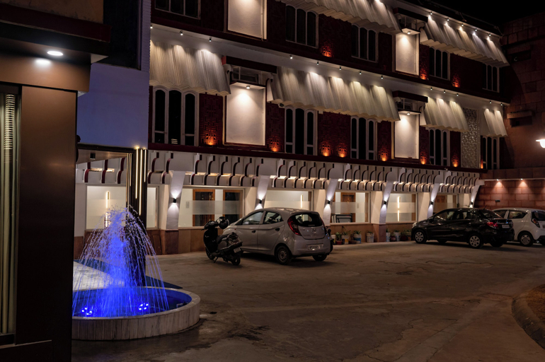 Exterior & Views, HOTEL BOBINA, Gorakhpur
