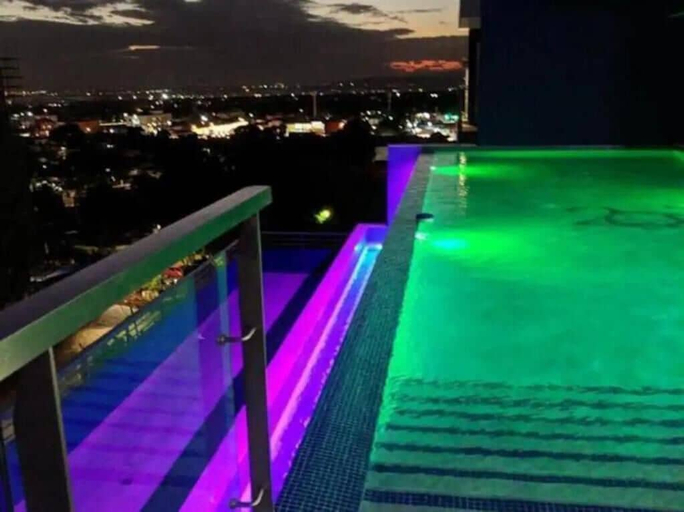 Pool 5, City Apartment in Kingston AC with Pool