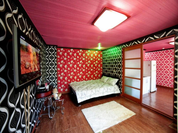 Bedroom 2, Ahnmyeondo green house, Taean