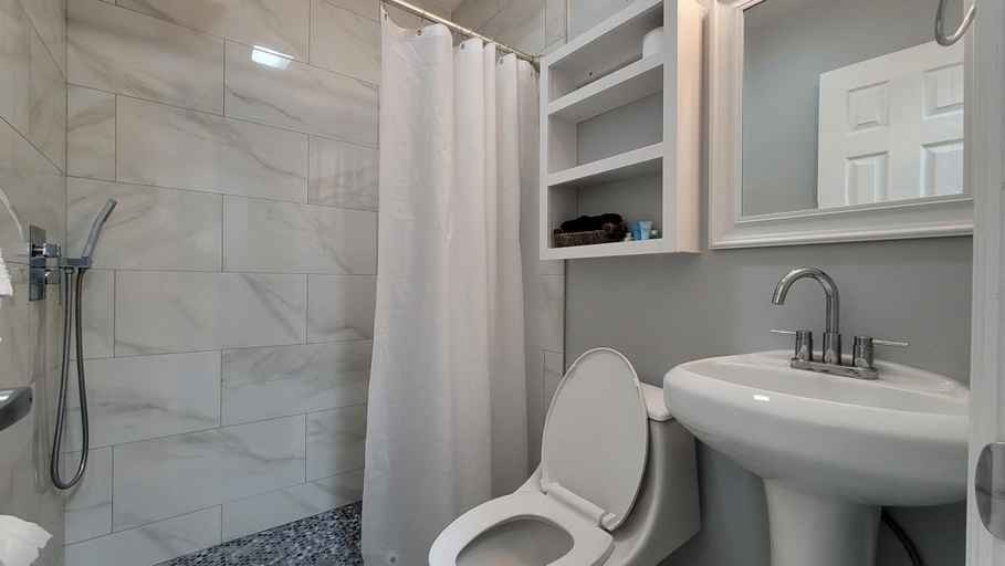 Bathroom 4, Barefoot Mailman Motel, Palm Beach