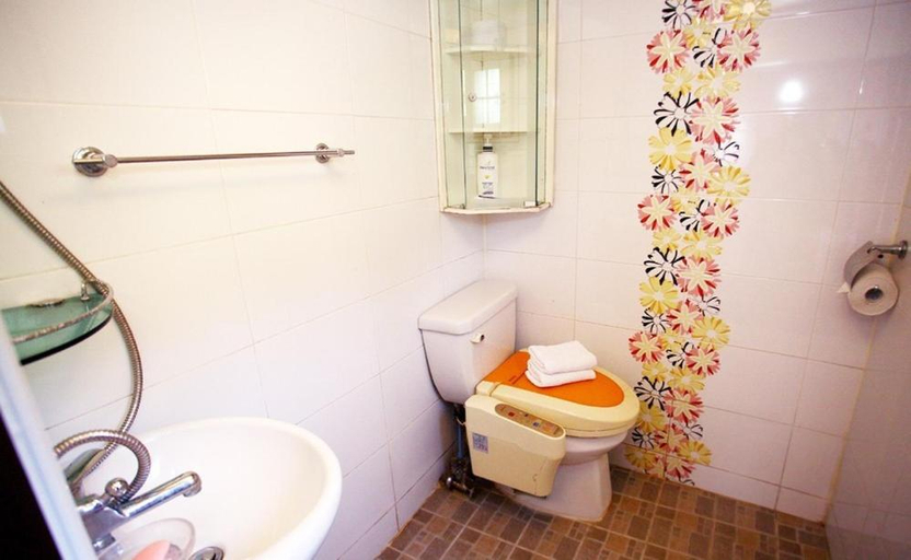 Bathroom 5, Anmyeondo Dream Pension, Taean