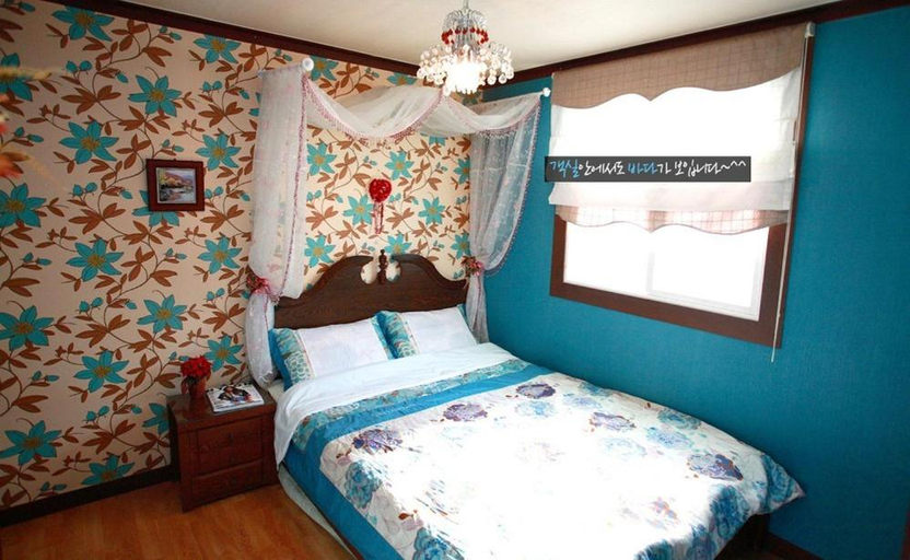 Bedroom 2, Anmyeondo Dream Pension, Taean