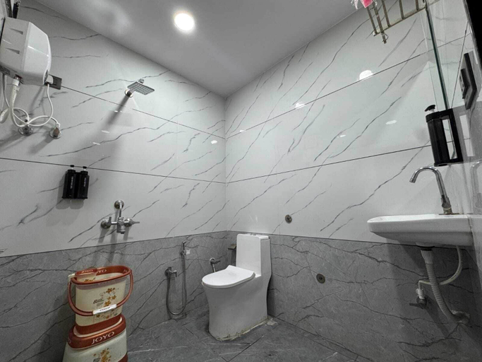 Bathroom 4, Hotel Bhujiyo Hills, Kachchh