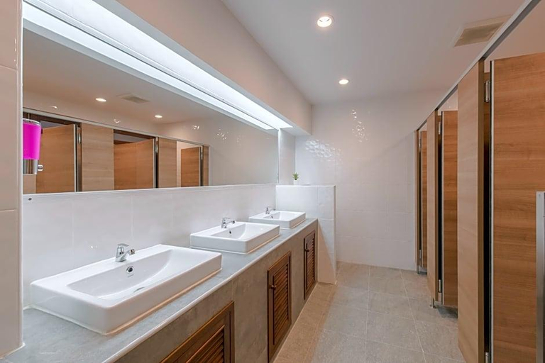 Bathroom 4, Tiny Taladnoi Hostel, Bang Rak