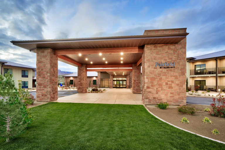 Exterior & Views