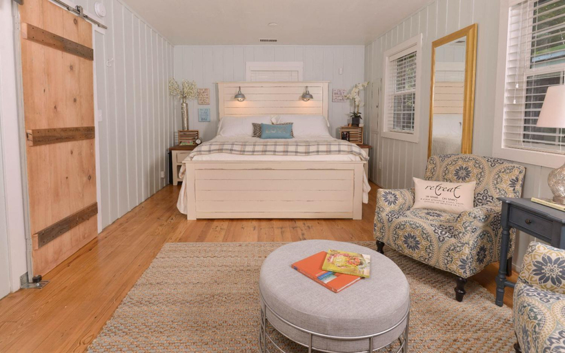 Bedroom 2, On River Time, Sevier