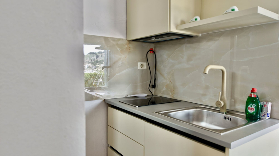 Private kitchen, The View Above, Sarandës