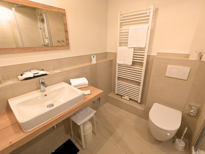 Bathroom 3, Strandhotel Miramar, Ostholstein