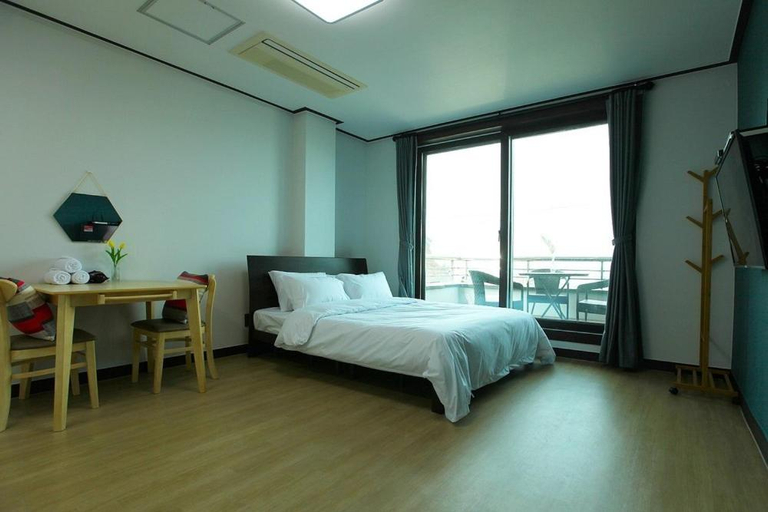 Bedroom 2, anmyeondo yuaenaipensyeon, Taean