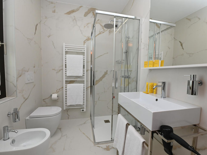 Bathroom 3, Hotel Scala - Buongiorno! Hotels, Treviso