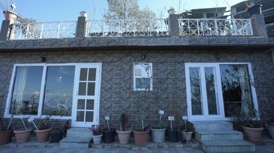 Exterior detail, GGH - Himalayan Mist Mukteshwar, Nainital