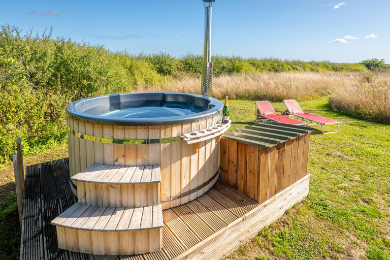Hot tub 4, Luxury glamping in Constable Country - Valley View Yurt, Suffolk