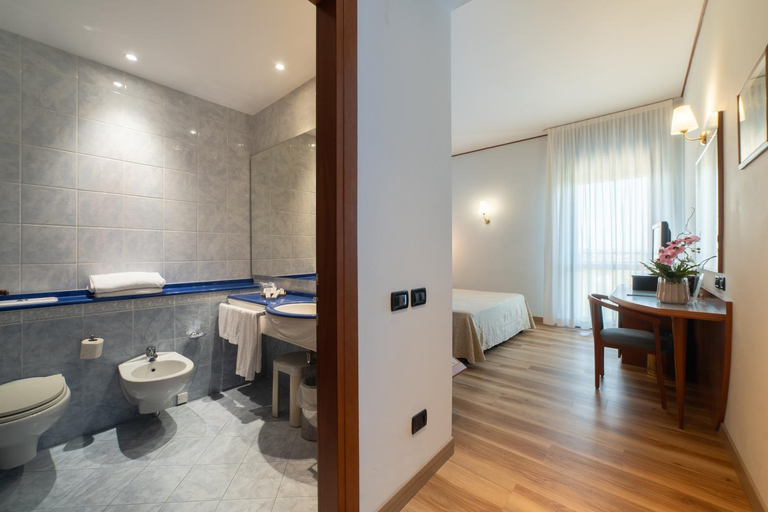 Bathroom 3, Hotel Persico's, Bologna