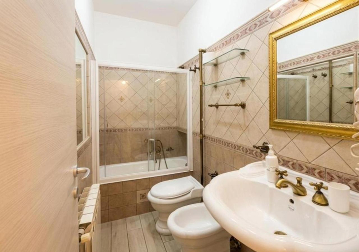 Others 5, B&B Giulia, Messina