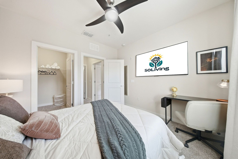 Room 4, Modern 2BR w Pool Pet-friendly Unit 18, Hillsborough