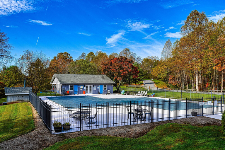 Property grounds 5, Amuse Cove - Lakefront Home With Private Dock, Pool, Tennis & Wide Boat Launch, Bedford