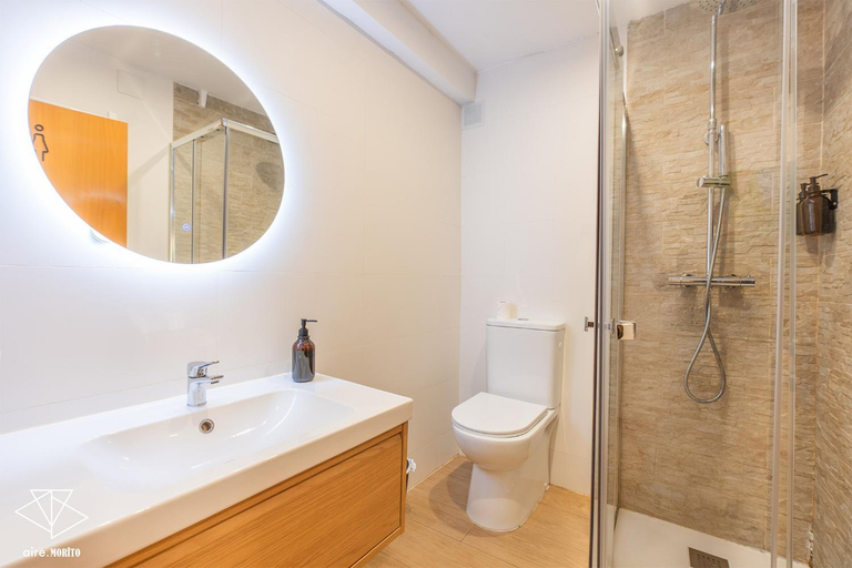 Bathroom 3, AtuaireHome Hostal en el centro de Burgos, Burgos
