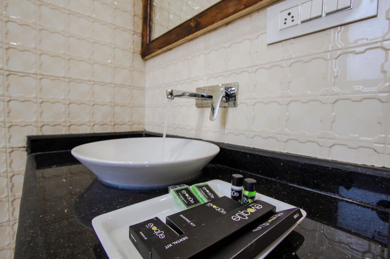 Bathroom 5, Evoque Hotel - River View Near Mall Road, Kullu