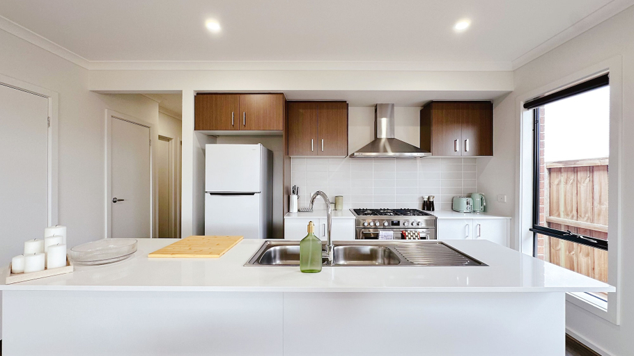 Private kitchen 2, Creekstone 4B Home by GoodLive, Melbourne