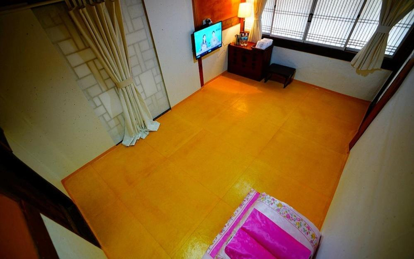 Bedroom 2, Jeonju Hanokmaeul Ihwawon Gotek, Jeonju