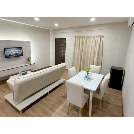 Others 4, Juichi Airbnb (managed by Room V), Kluang