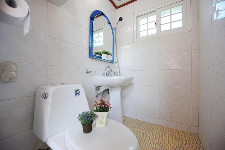 Bathroom 3, Moojoo Jeonmangdae Pension, Muju