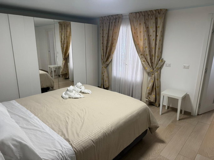 Room 5, FRISELLA, Bari