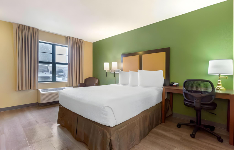Bedroom 3, Studio 6 Suites Seattle Kent WA, King