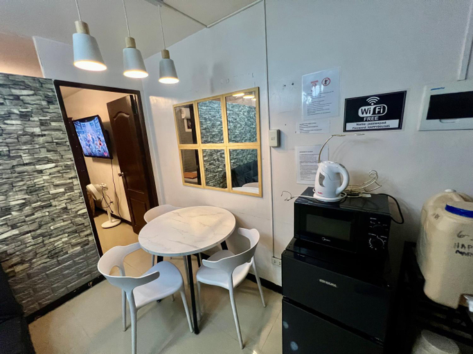 Others 3, UNO'S Place with Karaoke,Wifi,Netflix and Balcony, Imus
