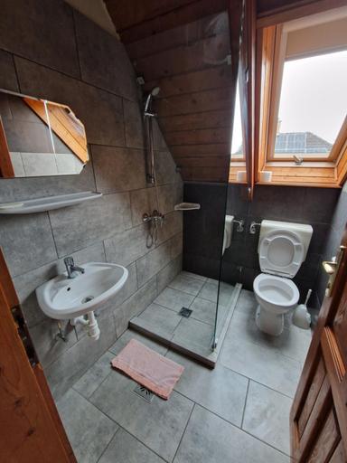 Bathroom 5, Morvai Panzio, Gödöllő
