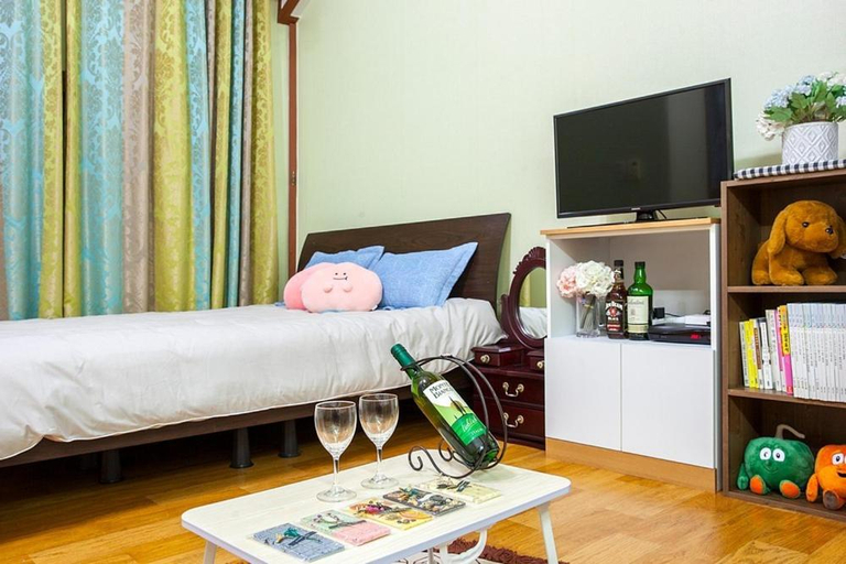 Bedroom 2, hongcheon river view sonamu pension, Hongcheon