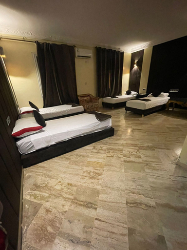 Room 4, Singapour Hotel, Casablanca