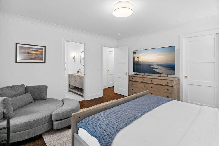 Bedroom 3, Wayzata Cove, Hennepin