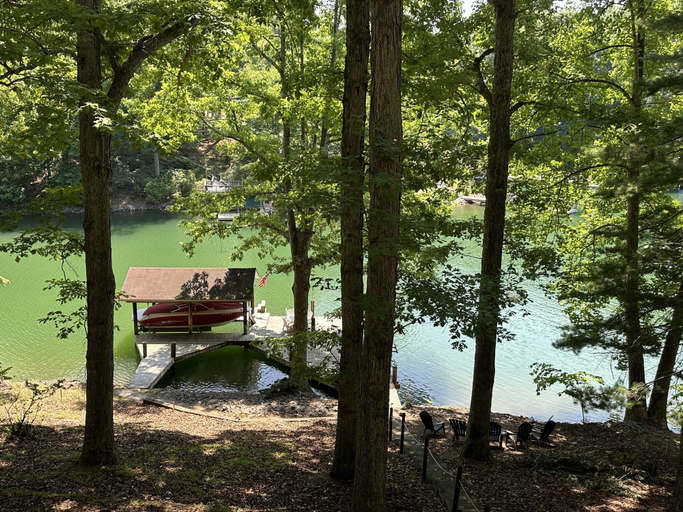 Lake 4, Humble Hideaway - Inviting Lakefront Home With Firepit, Balcony & W/D - Dog-friendly, Bedford
